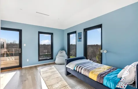 47 Wireless Way Southampton NY 11968