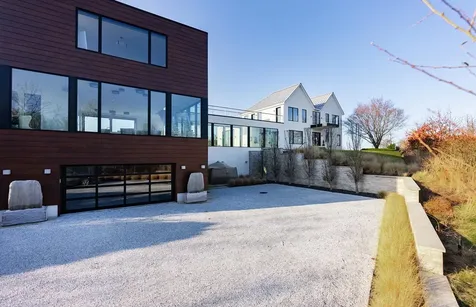 47 Wireless Way Southampton NY 11968