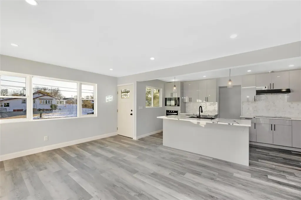 41 E Chestnut Street Central Islip NY 11722