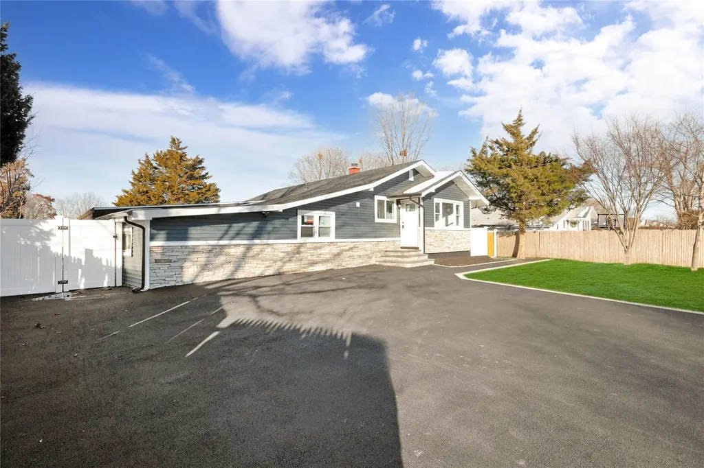 41 E Chestnut Street Central Islip NY 11722