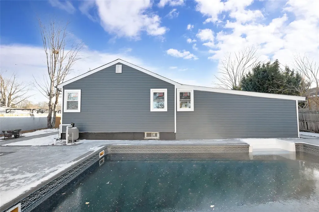 41 E Chestnut Street Central Islip NY 11722