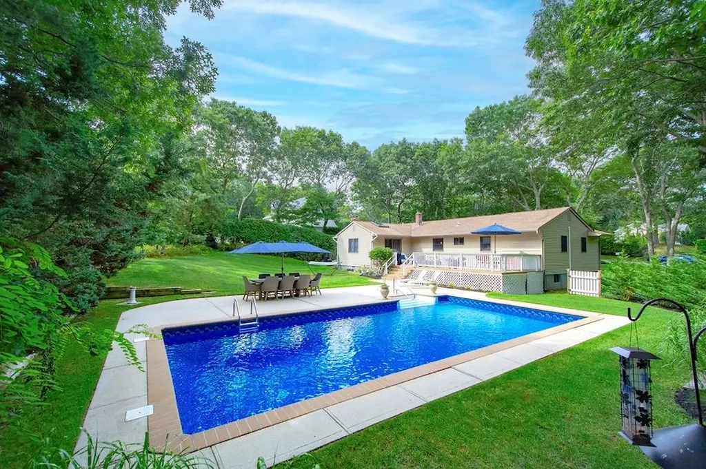 34 Wards Path Hampton Bays NY 11946