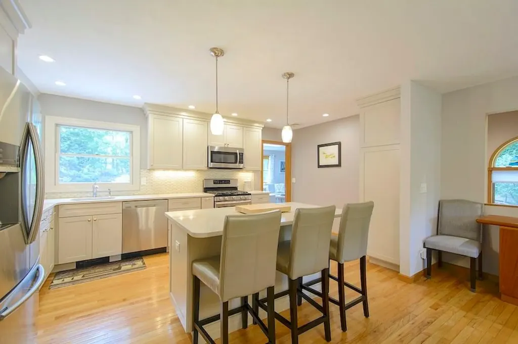 34 Wards Path Hampton Bays NY 11946