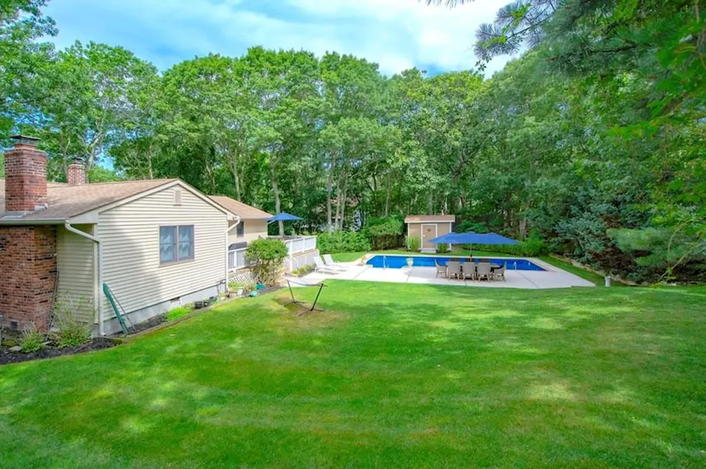 34 Wards Path Hampton Bays NY 11946