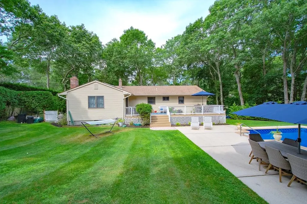 34 Wards Path Hampton Bays NY 11946