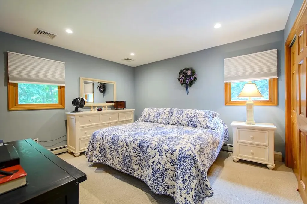 34 Wards Path Hampton Bays NY 11946