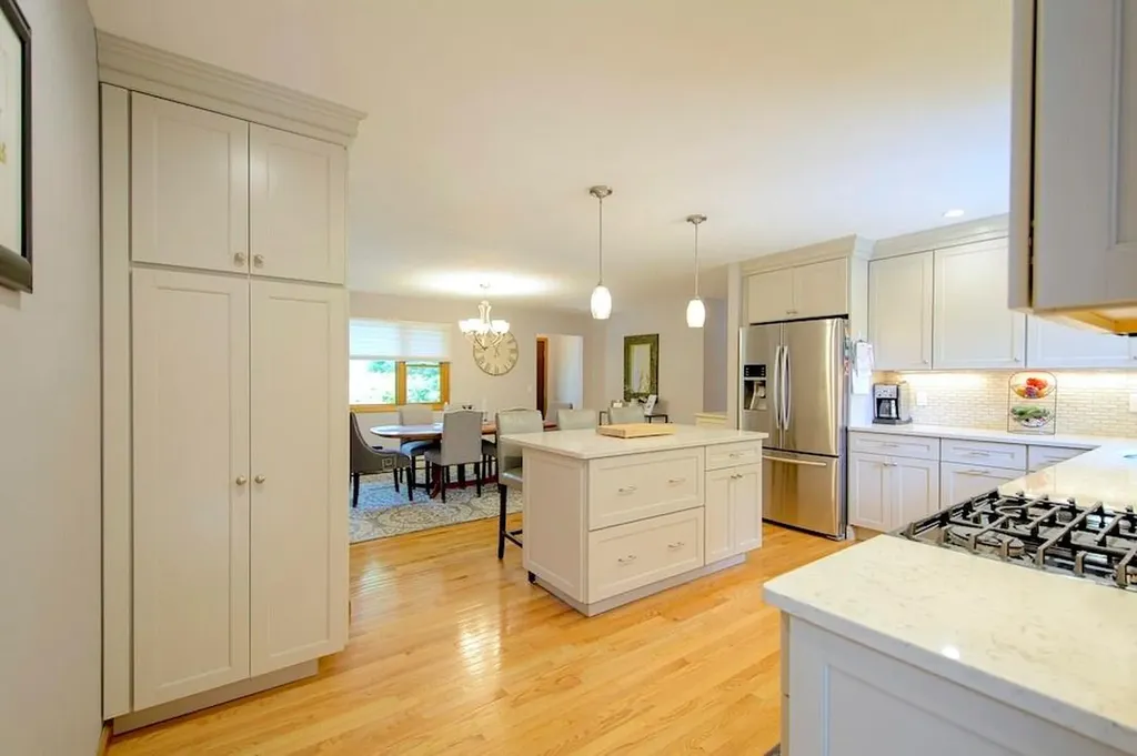 34 Wards Path Hampton Bays NY 11946