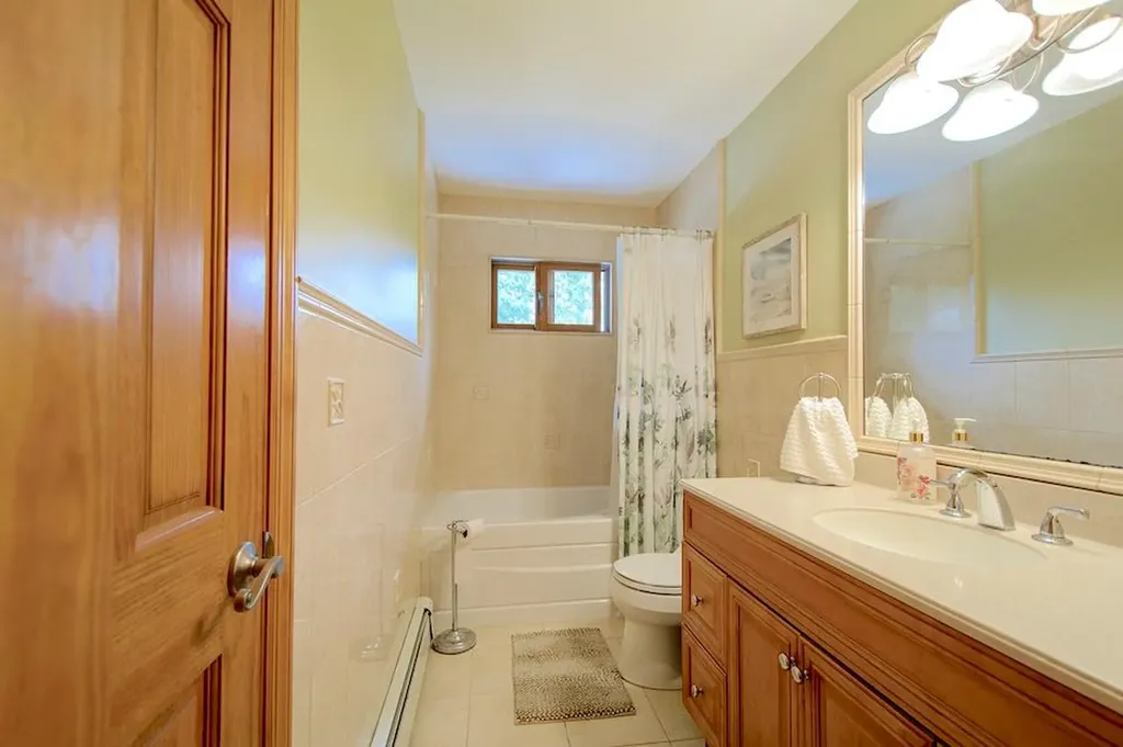 34 Wards Path Hampton Bays NY 11946