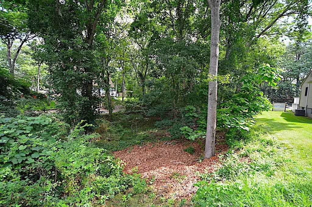 34 Wards Path Hampton Bays NY 11946
