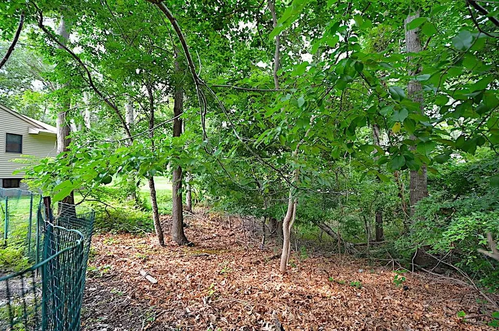 34 Wards Path Hampton Bays NY 11946