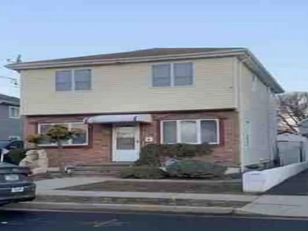 81 Bellevue Avenue Oceanside NY 11572