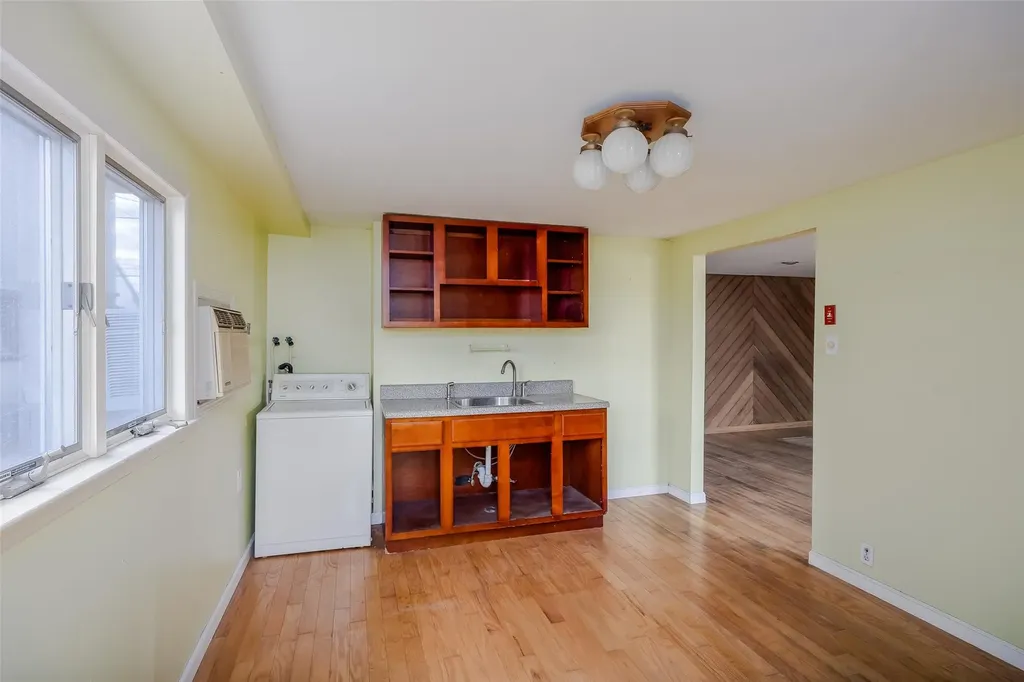 883 S Long Beach Avenue Freeport NY 11520