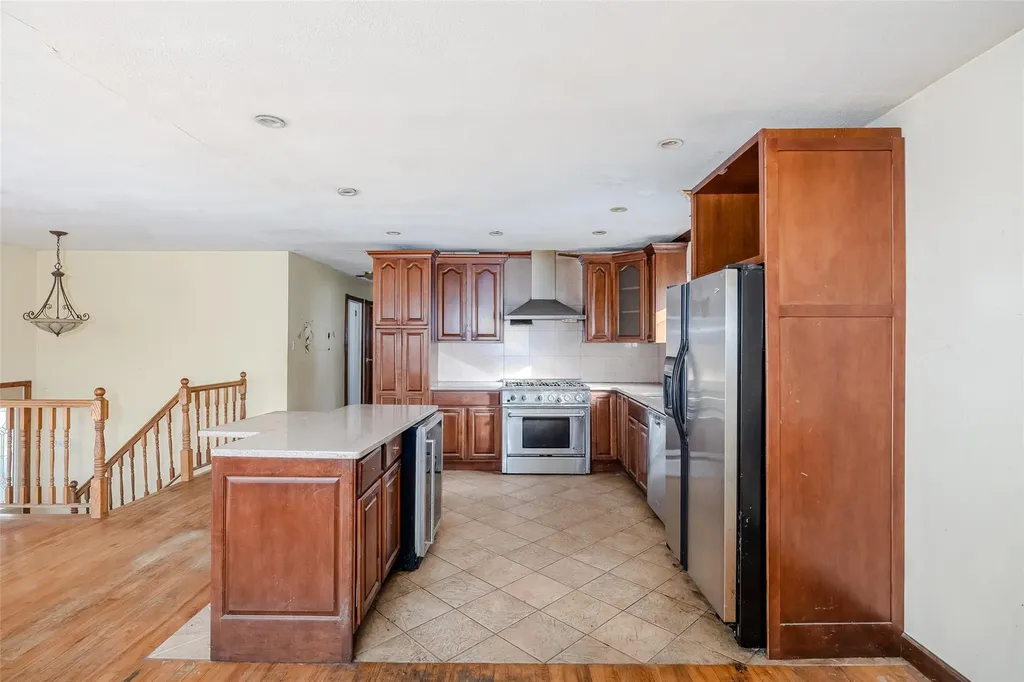 883 S Long Beach Avenue Freeport NY 11520