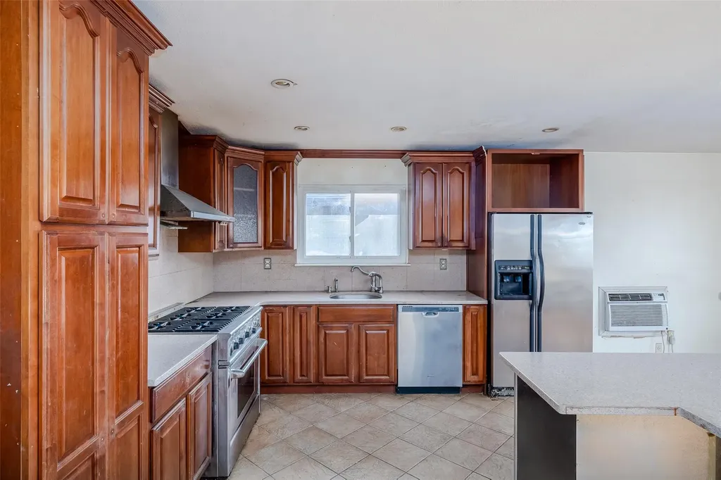 883 S Long Beach Avenue Freeport NY 11520
