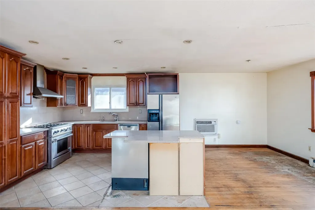 883 S Long Beach Avenue Freeport NY 11520