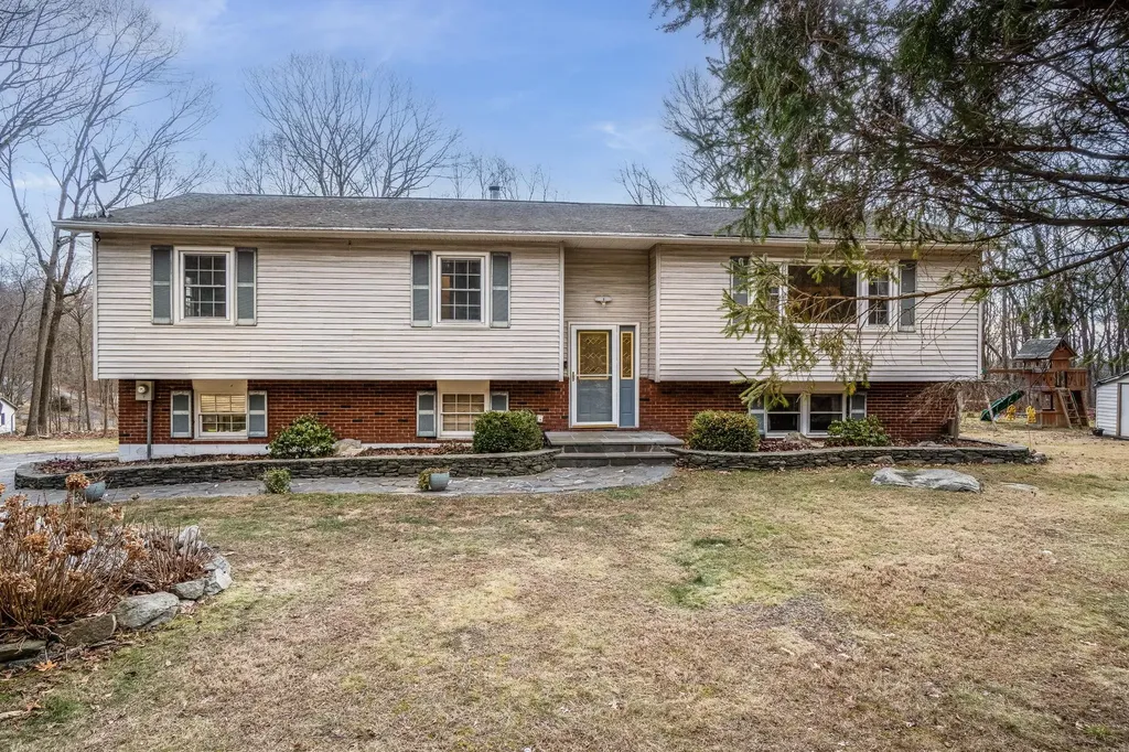 21 Ivy Lane Stormville NY 12582