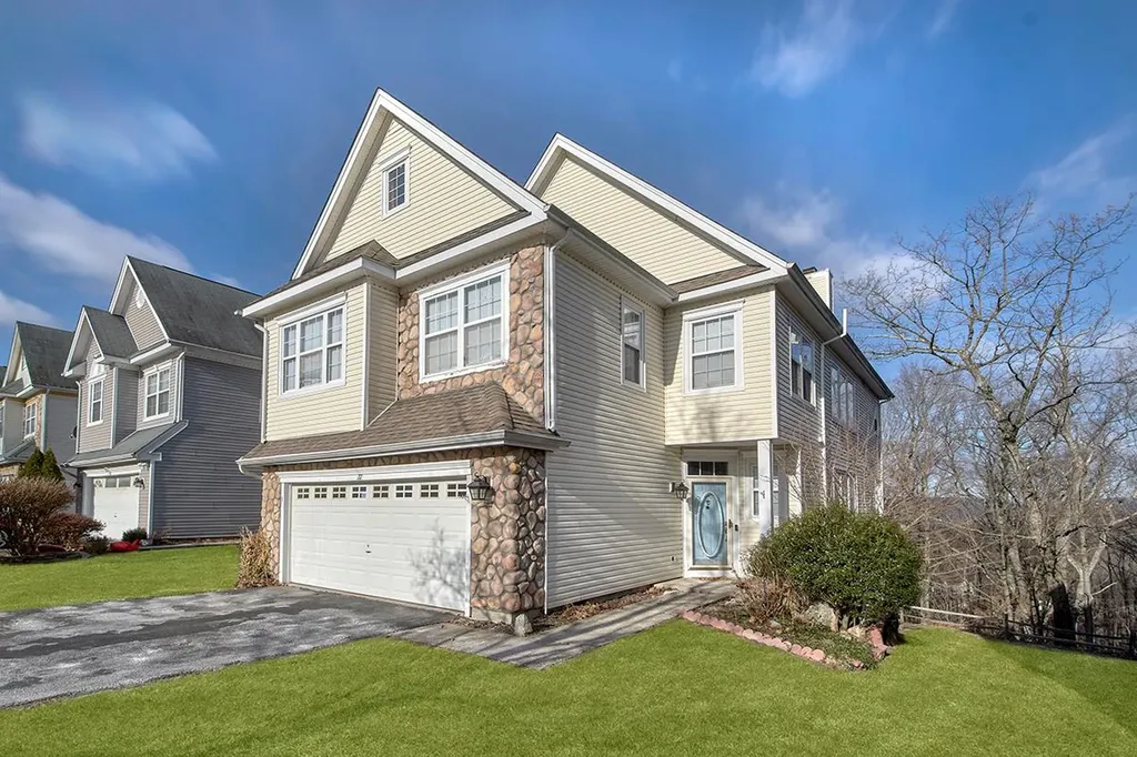 22 Scofield Court Peekskill NY 10566