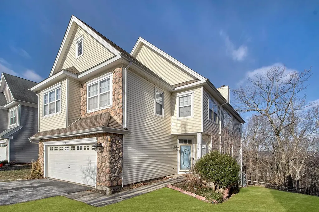 22 Scofield Court Peekskill NY 10566