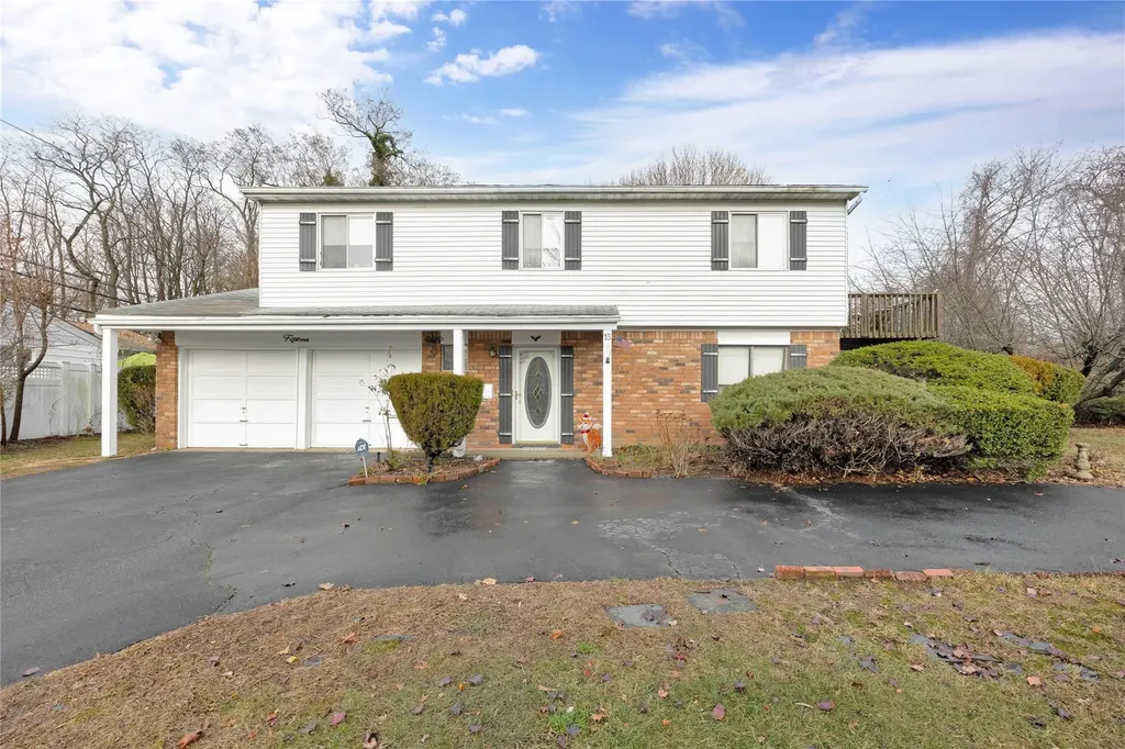 15 Shubert Lane Bethpage NY 11714