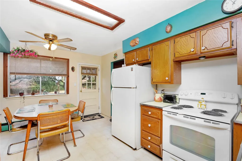 15 Shubert Lane Bethpage NY 11714