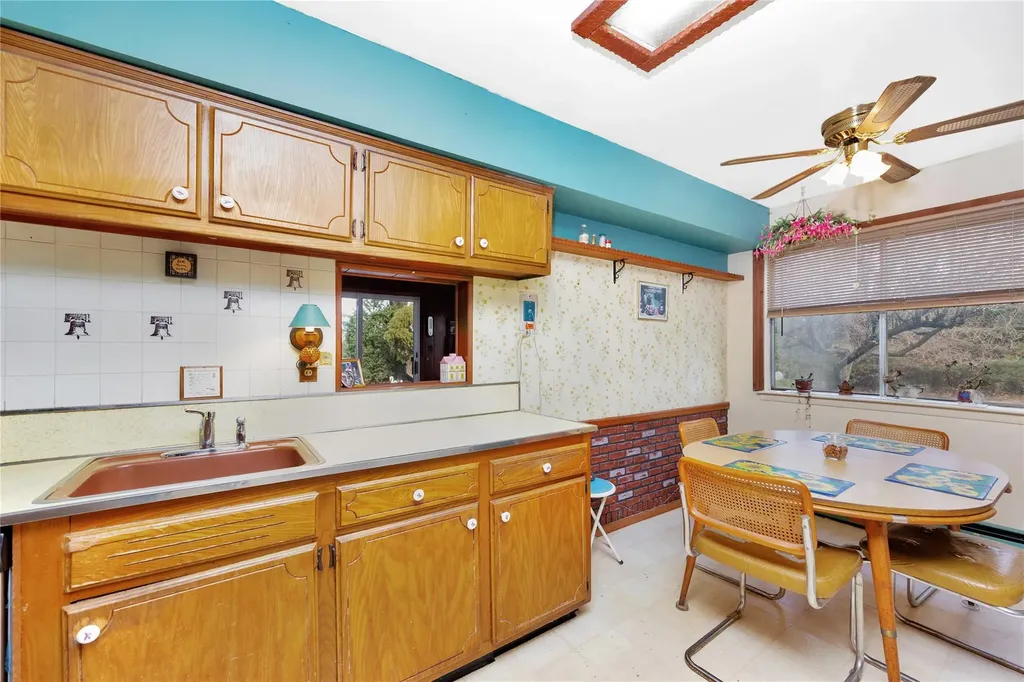 15 Shubert Lane Bethpage NY 11714