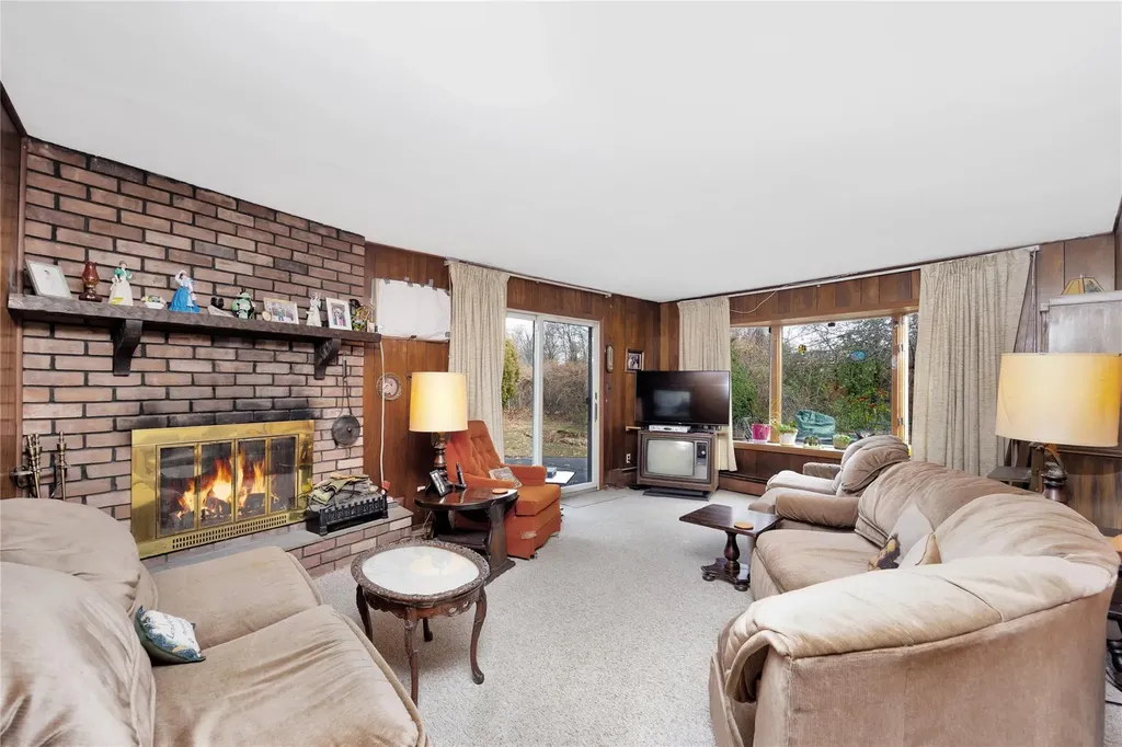 15 Shubert Lane Bethpage NY 11714