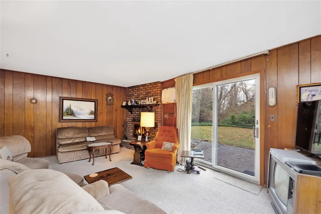 15 Shubert Lane Bethpage NY 11714