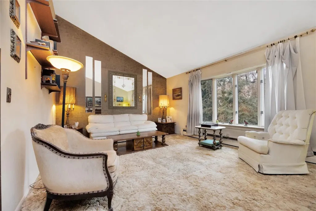 15 Shubert Lane Bethpage NY 11714