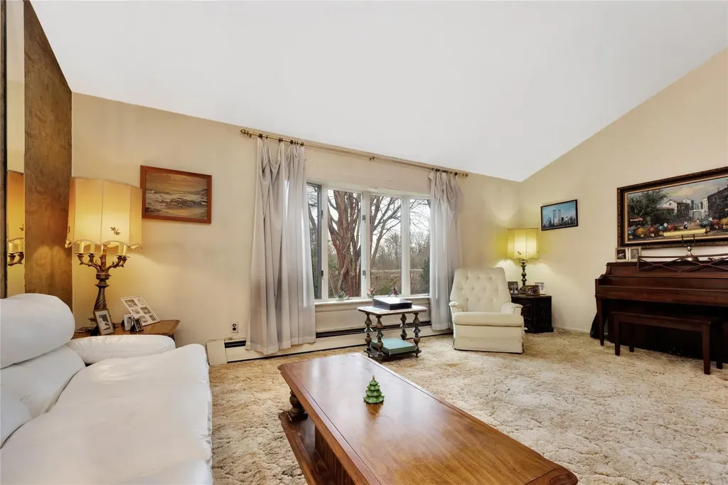 15 Shubert Lane Bethpage NY 11714