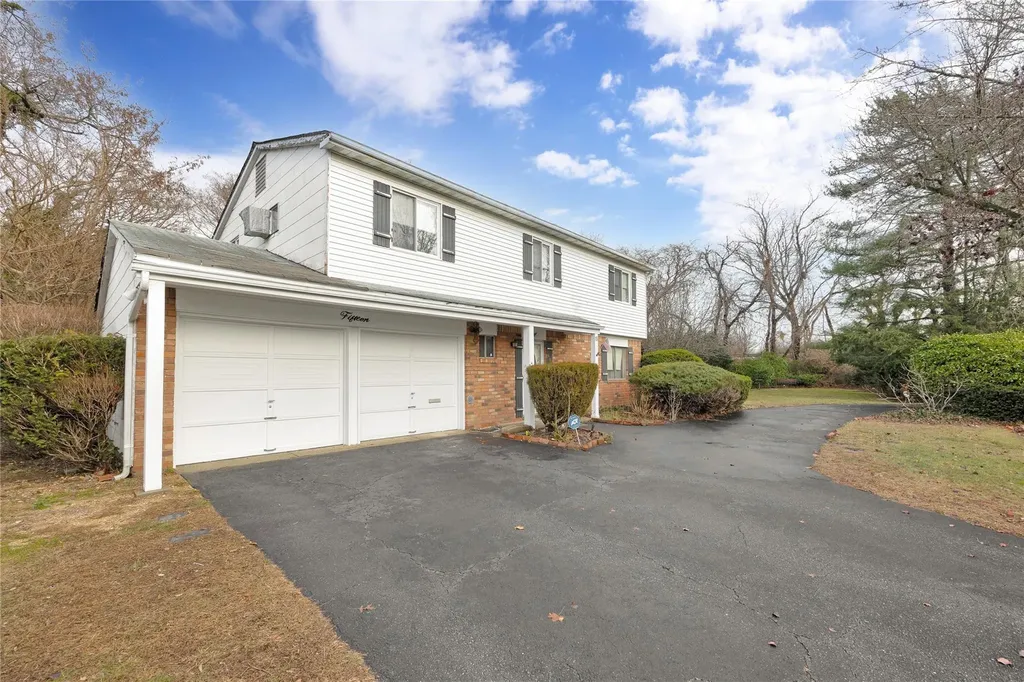 15 Shubert Lane Bethpage NY 11714