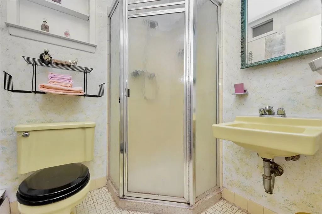 15 Shubert Lane Bethpage NY 11714