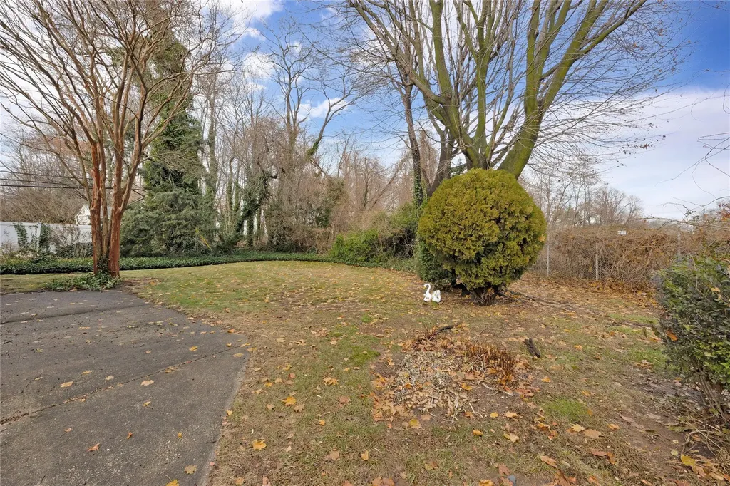 15 Shubert Lane Bethpage NY 11714