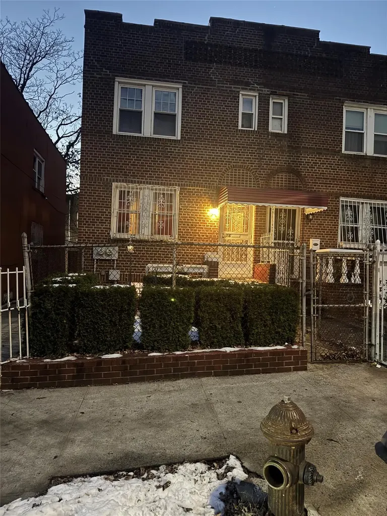 16 Lamont Court Brooklyn NY 11225
