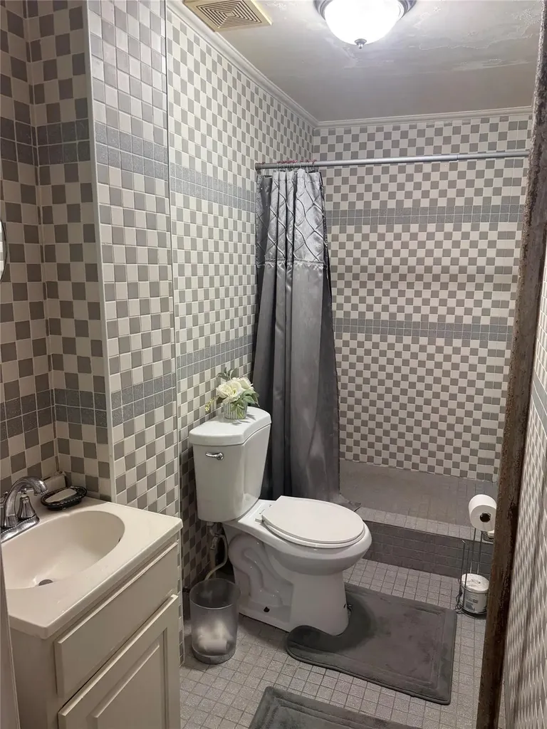 16 Lamont Court Brooklyn NY 11225