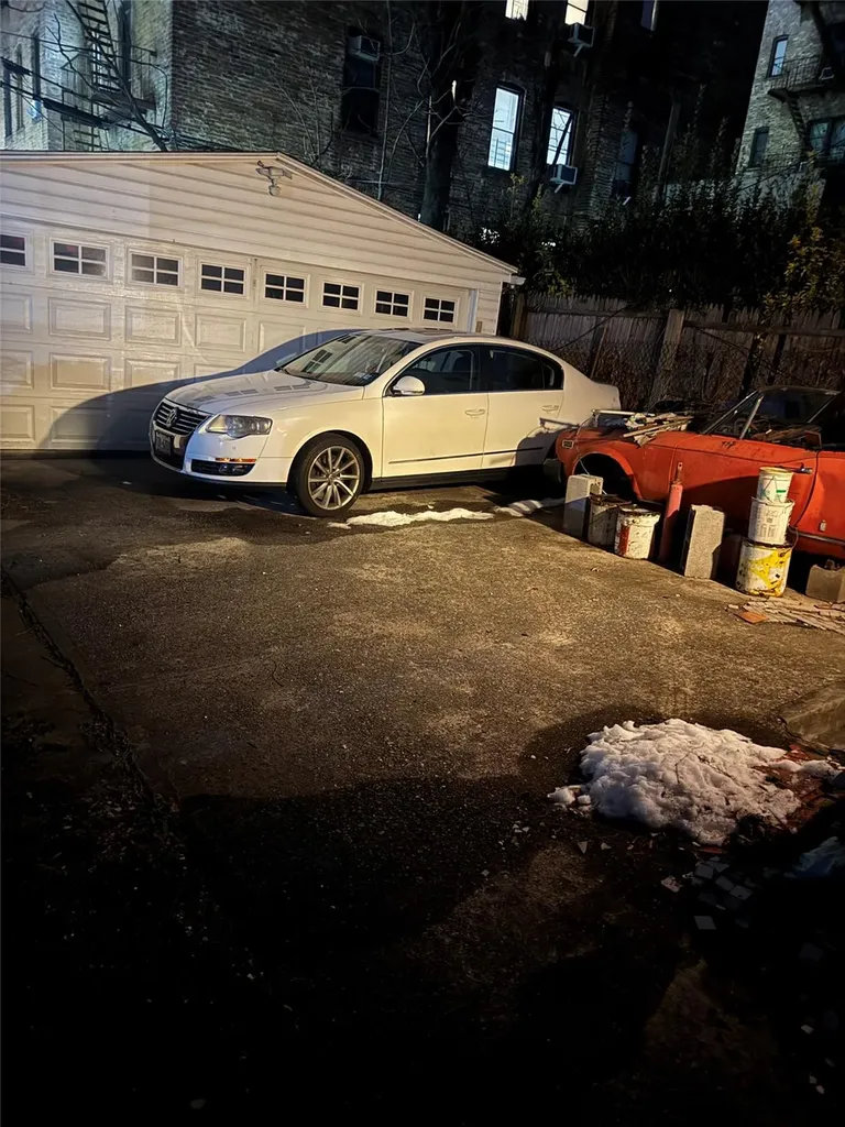 16 Lamont Court Brooklyn NY 11225