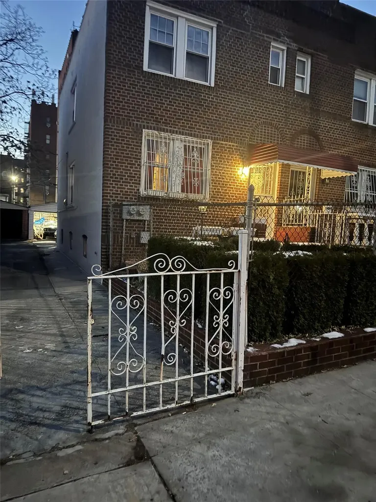 16 Lamont Court Brooklyn NY 11225