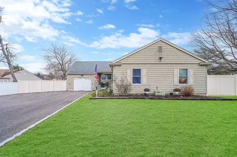 48 Henry Avenue Selden NY 11784