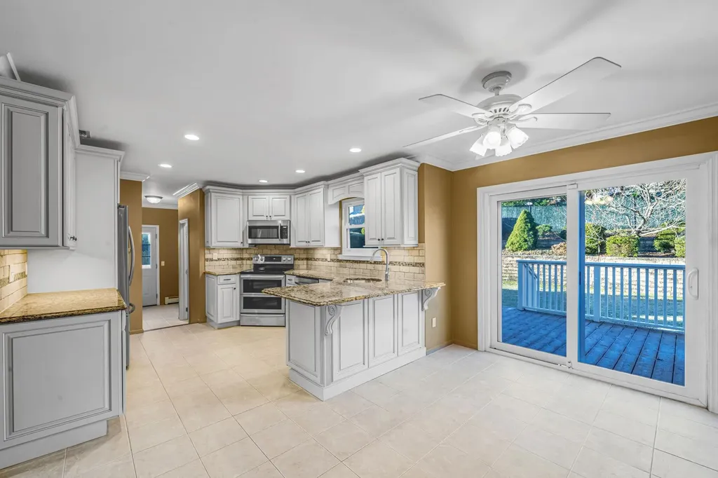 24 Model Court Rocky Point NY 11778