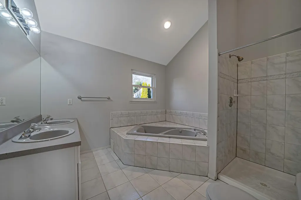 24 Model Court Rocky Point NY 11778