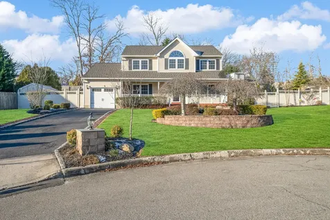 24 Model Court Rocky Point NY 11778