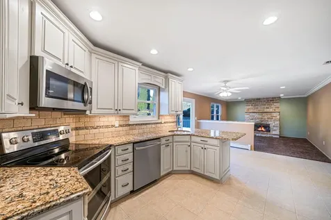 24 Model Court Rocky Point NY 11778