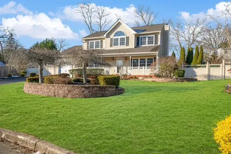 24 Model Court Rocky Point NY 11778