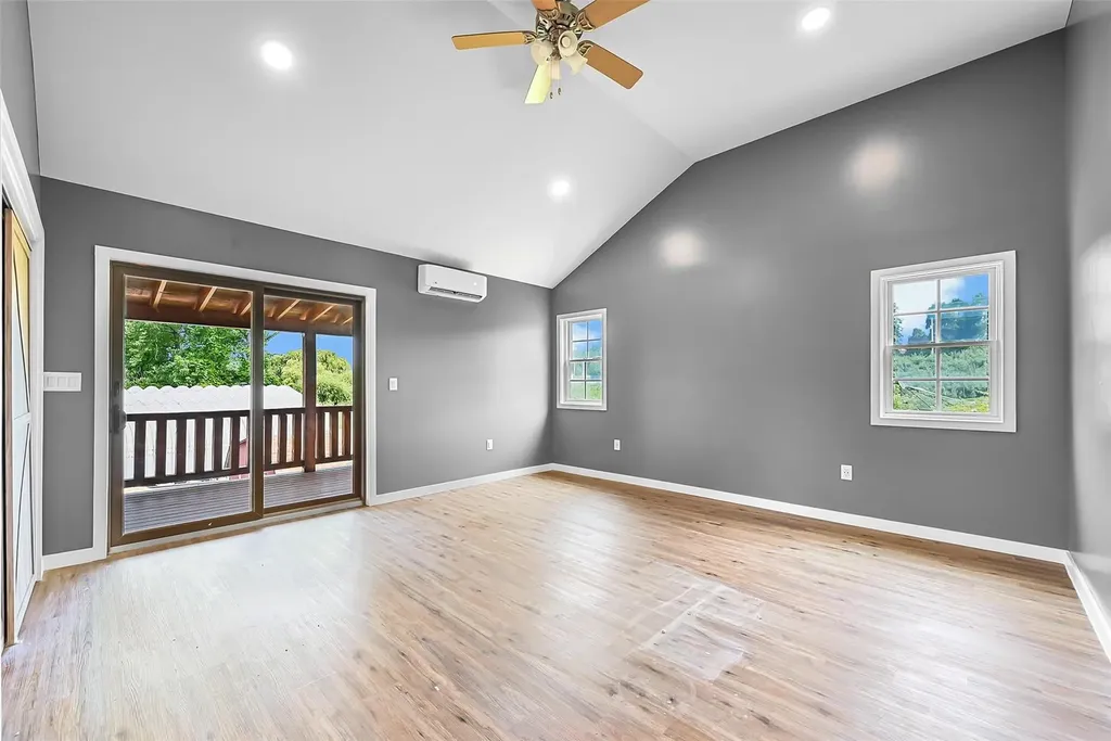 21 Clarks Lane Milton NY 12547