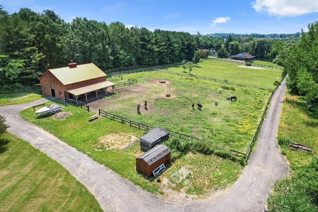 21 Clarks Lane Milton NY 12547