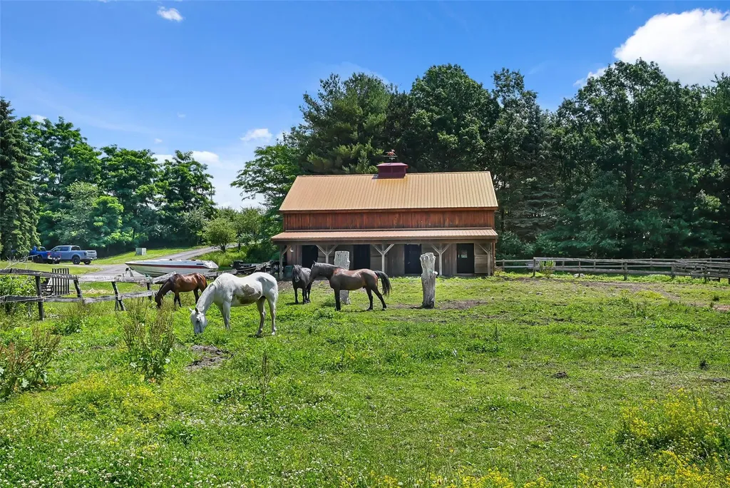 21 Clarks Lane Milton NY 12547