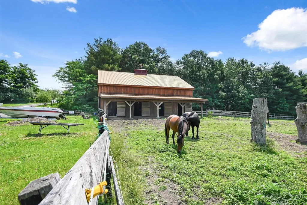 21 Clarks Lane Milton NY 12547