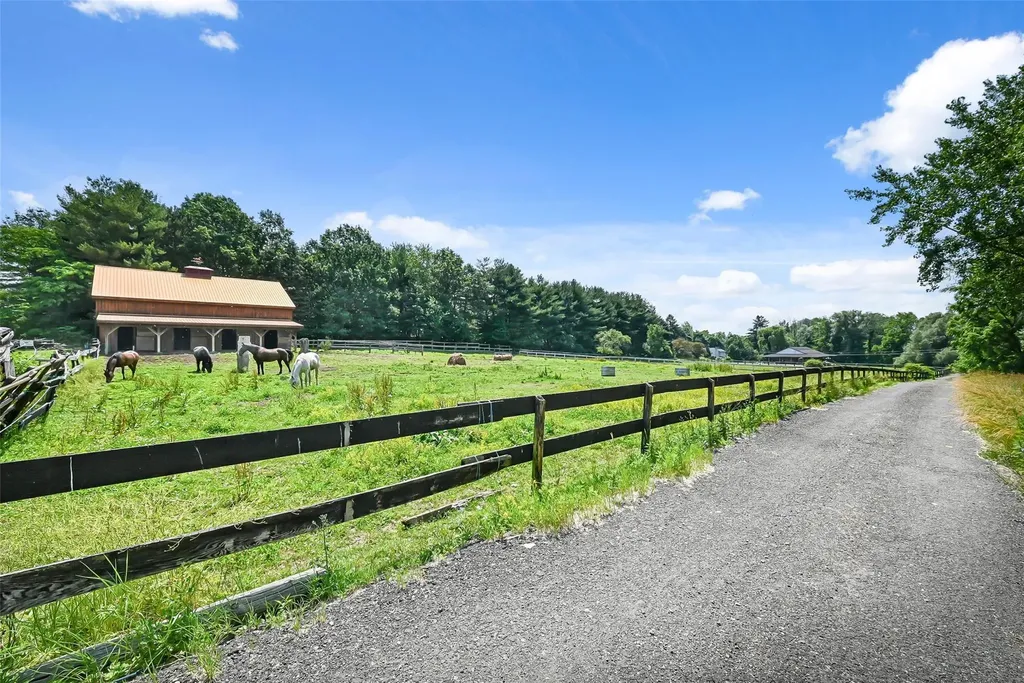 21 Clarks Lane Milton NY 12547