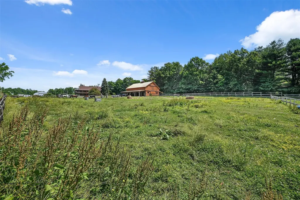 21 Clarks Lane Milton NY 12547