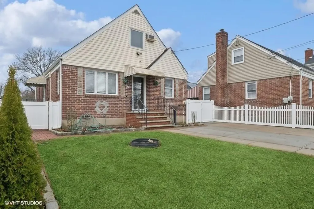 22 Cherry Lane Carle Place NY 11514