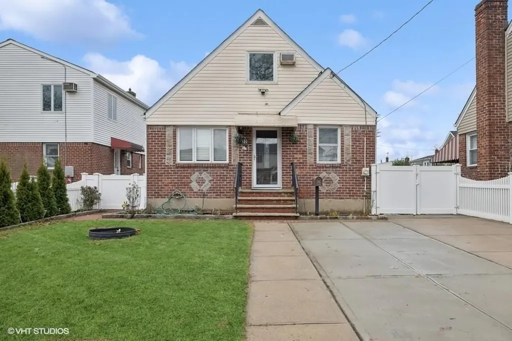 22 Cherry Lane Carle Place NY 11514